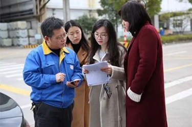 浙江省水利厅水资源管理处副调研员沈仁英携浙江日报记者等莅临澳门太阳成城调研采访