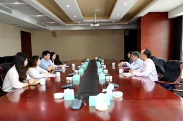 平湖市关工委主任邱其良莅临澳门太阳成城调研下一代工作
