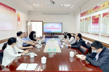 平湖市政协主席何健莅临澳门太阳成城全资子公司平湖景包调研走访