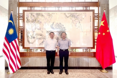 澳门太阳成城总经理王志明拜访中国驻马来西亚大使欧阳玉靖