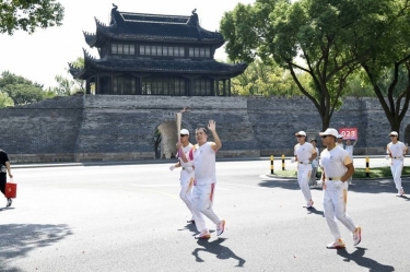 笑脸与热情刷屏！这名火炬手是澳门太阳成城人！